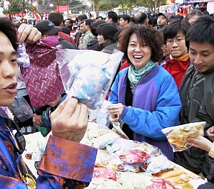 Chinese New Year Flower Market in Hong Kong - 12hk.com